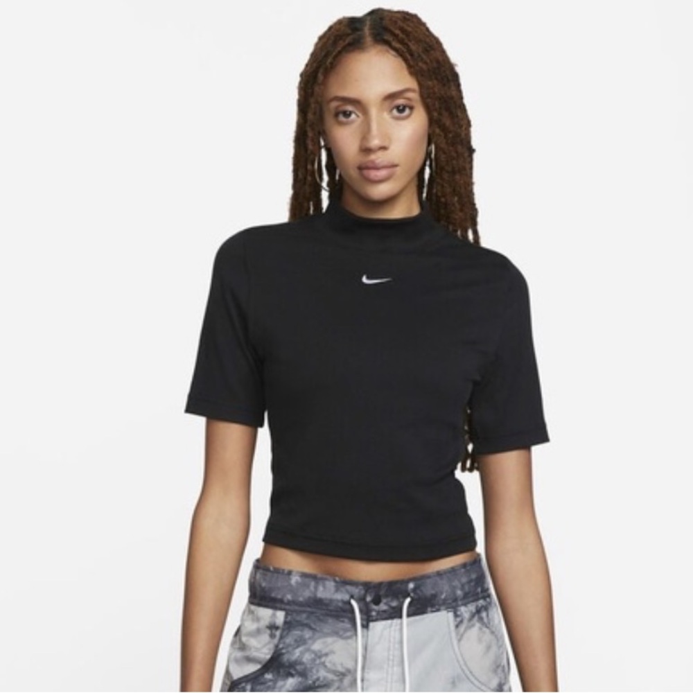 Nike Women's Black Short Sleeve Tee